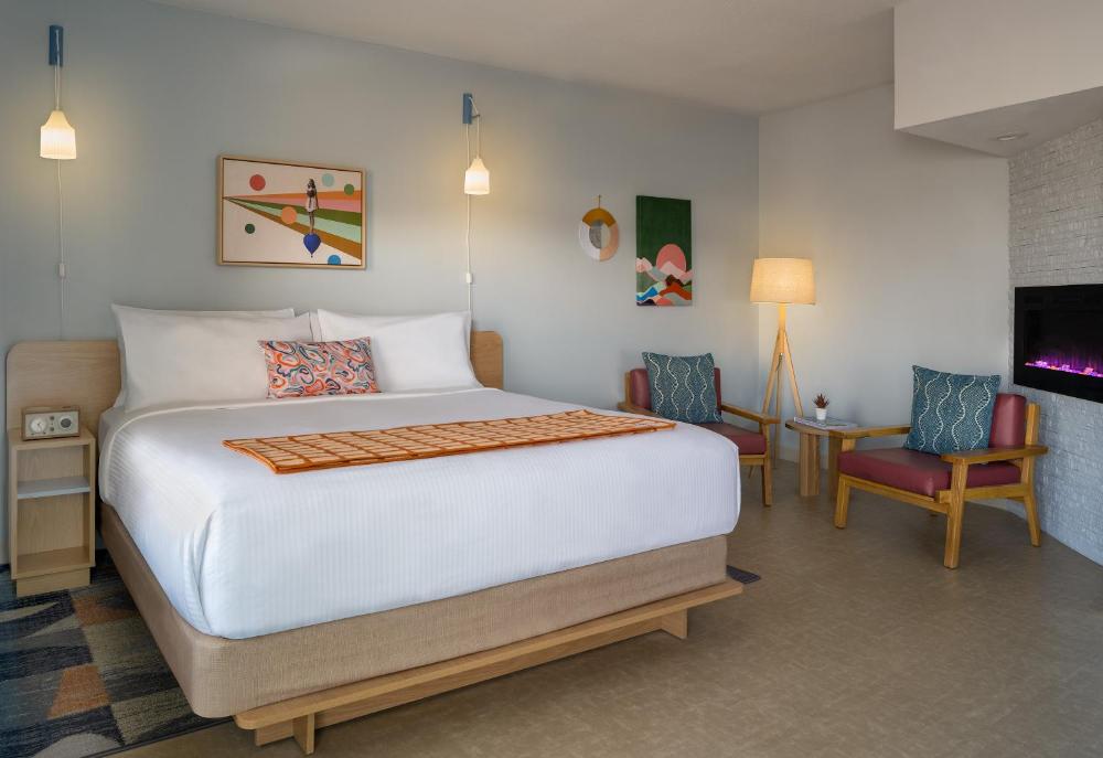 Junior Suite w/ Fireplace interior